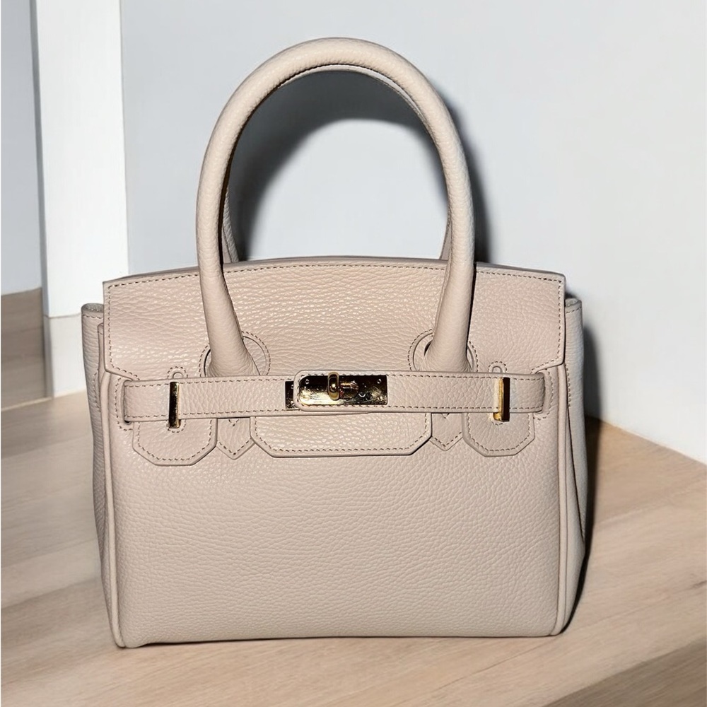 Italian purse. Legit leather.